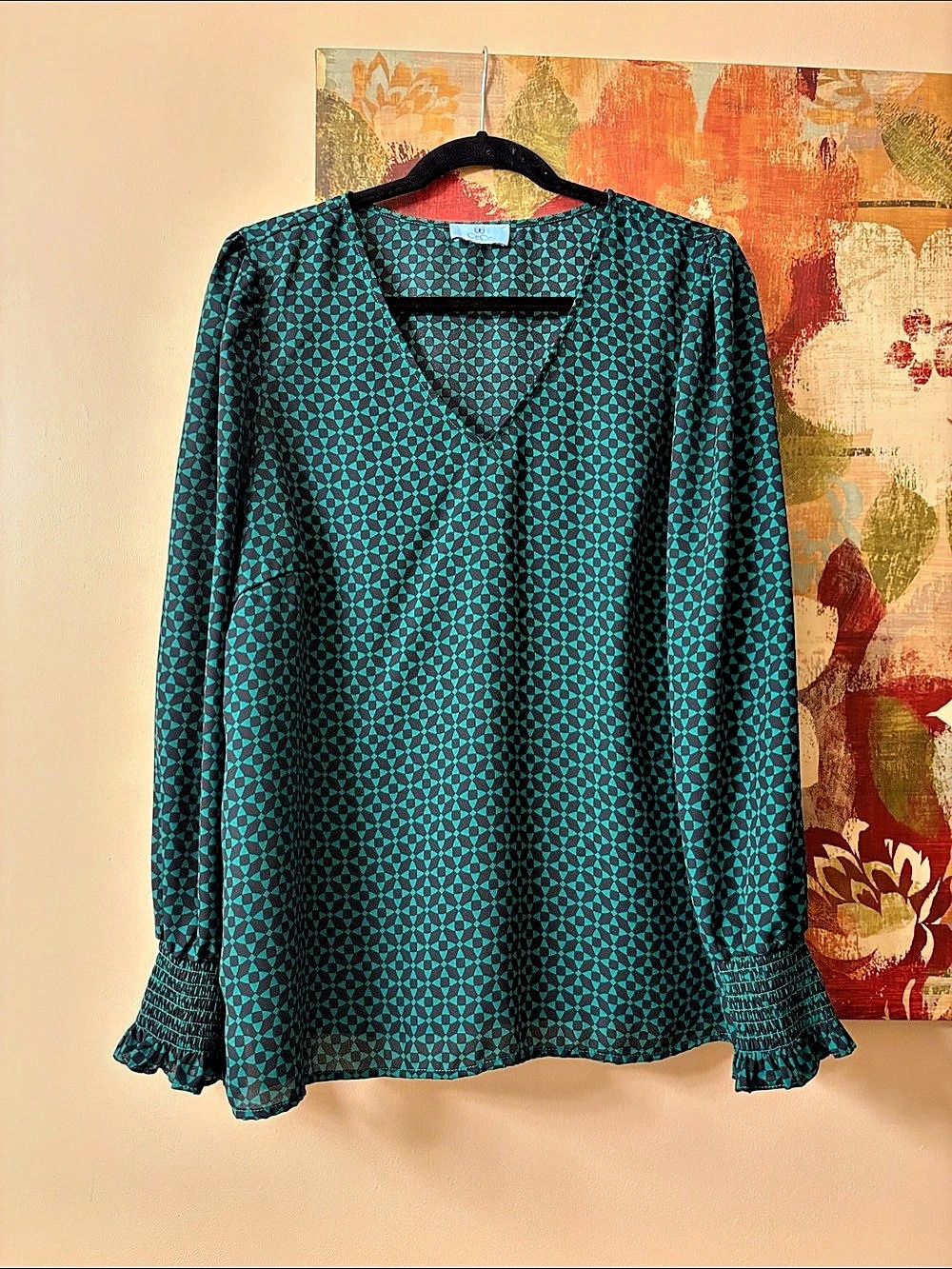 CeCe Geometric Blouse in Green & Black Like New